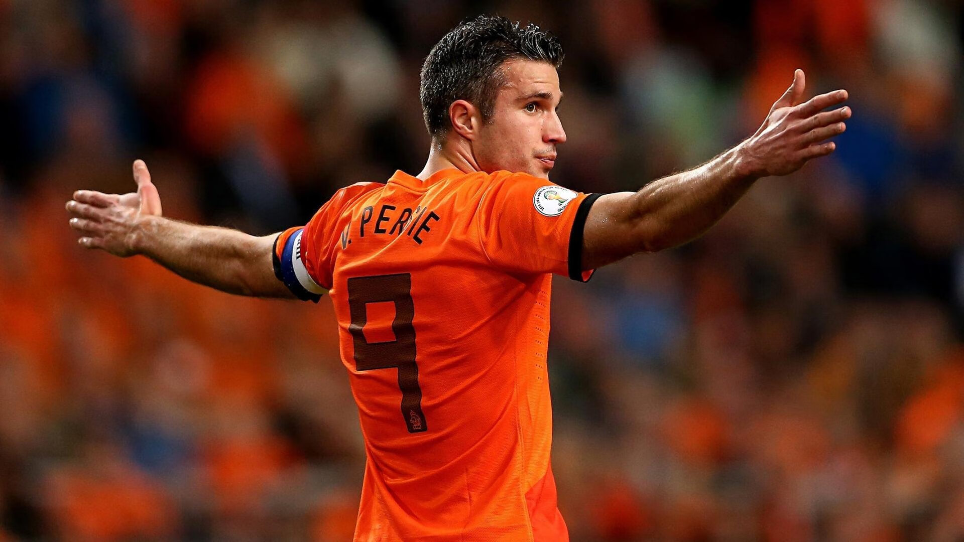 国足球迷助威活动现场火爆，足球球迷助威